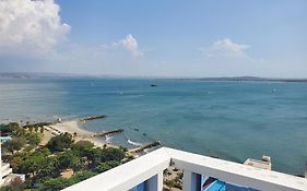 Apartamento con VISTA AL MAR, A una cuadra de la PLAYA. Piso 16